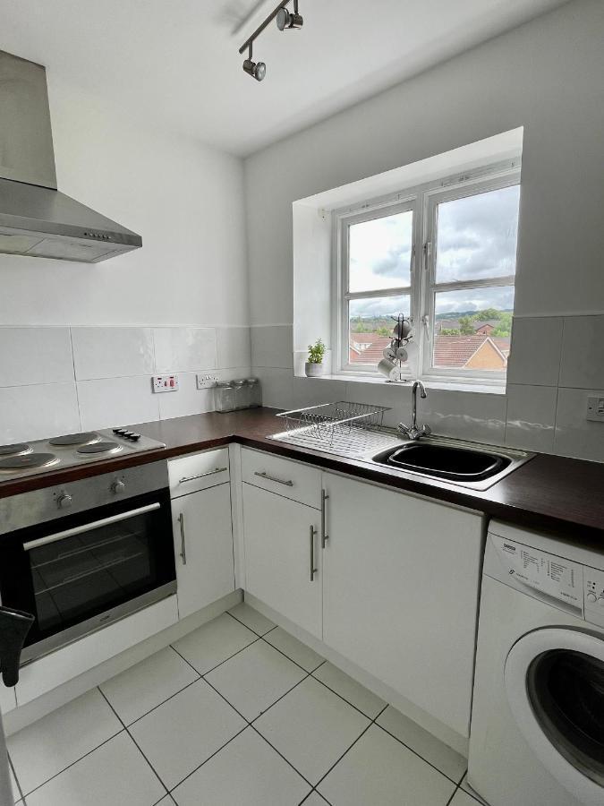 Modern 2 Bedroom Apartment Near Glasgow Airport Paisley Exterior foto